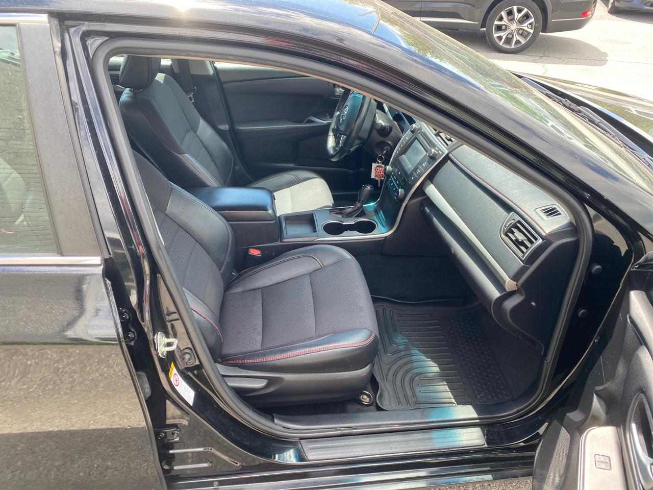 Toyota Camry SE 2017