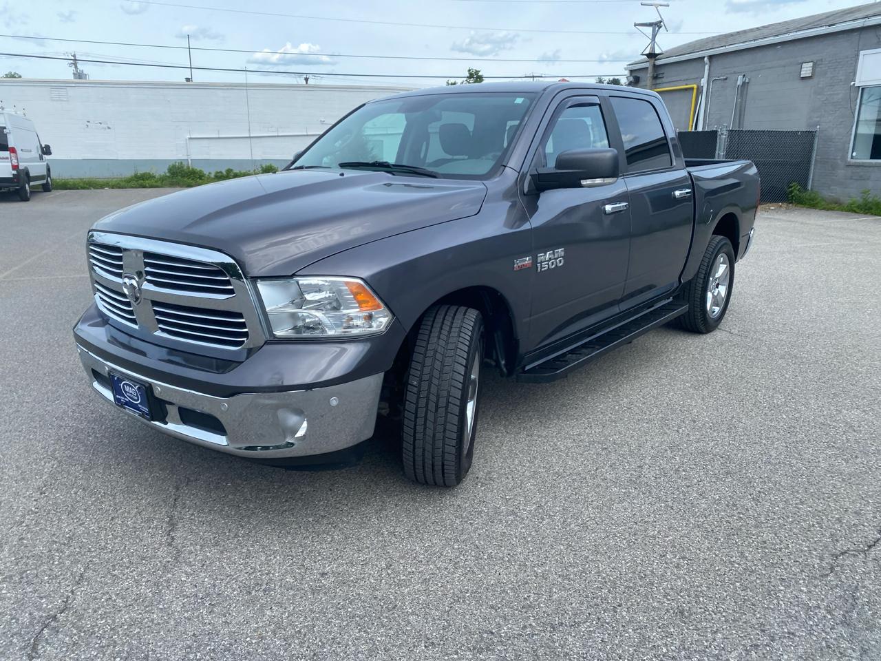 RAM 1500 SLT Crew Cab SWB 4WD 2017