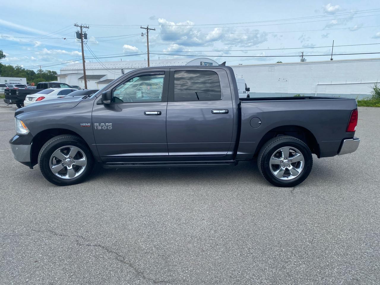 RAM 1500 SLT Crew Cab SWB 4WD 2017