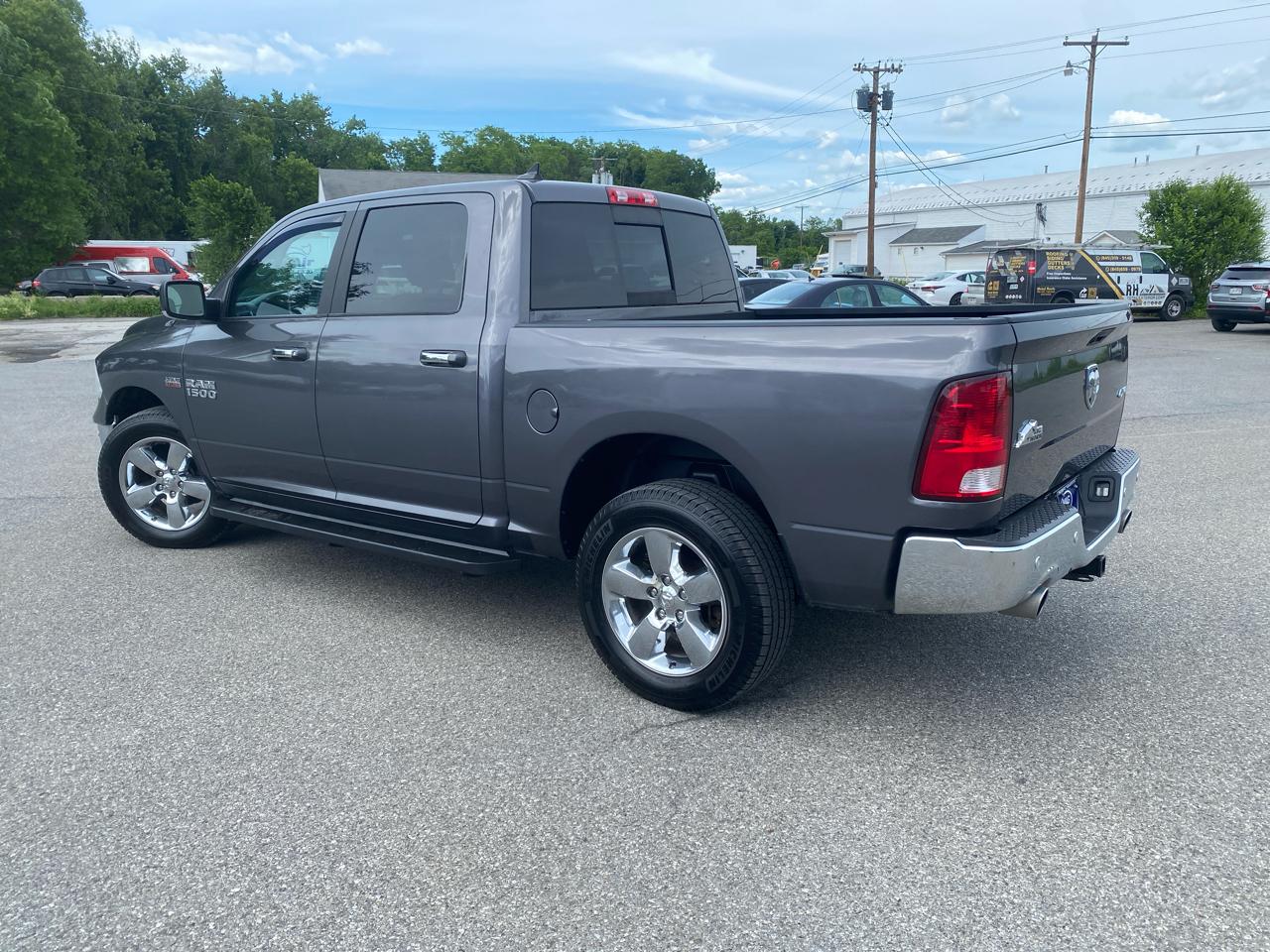 RAM 1500 SLT Crew Cab SWB 4WD 2017