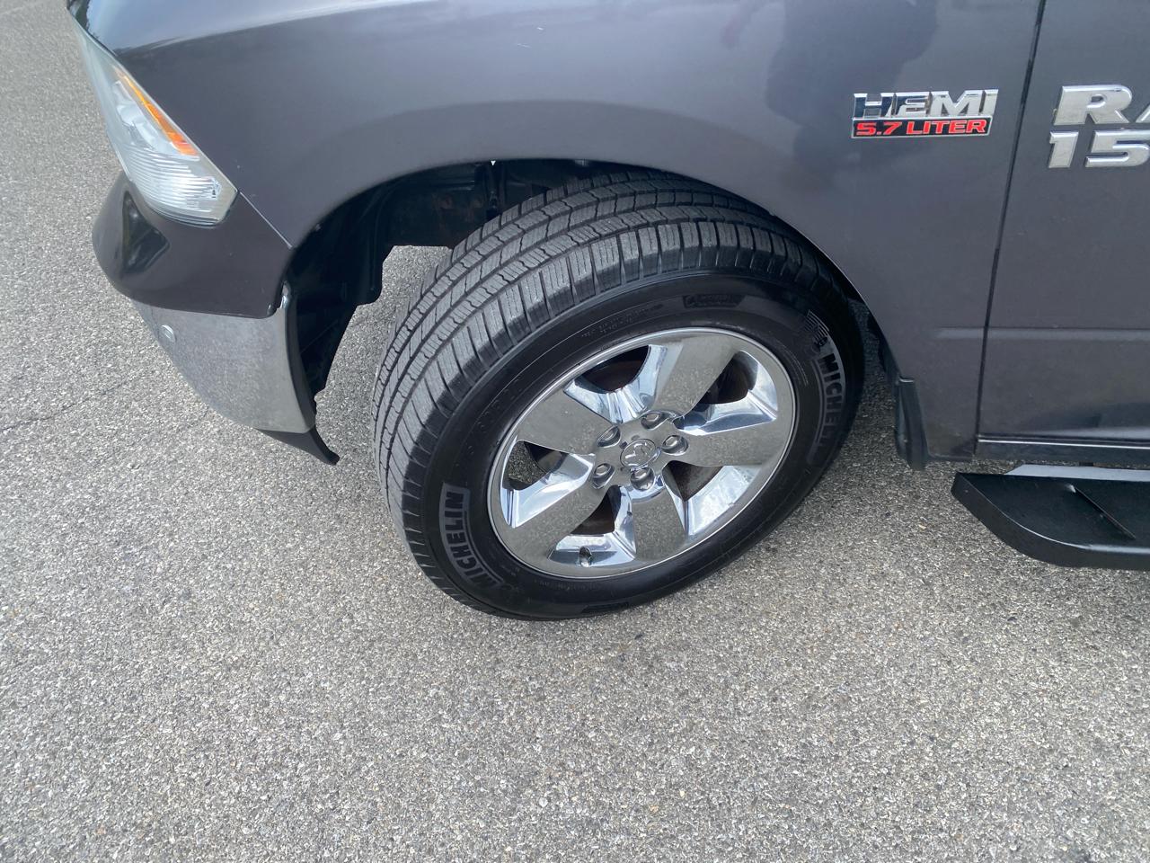 RAM 1500 SLT Crew Cab SWB 4WD 2017