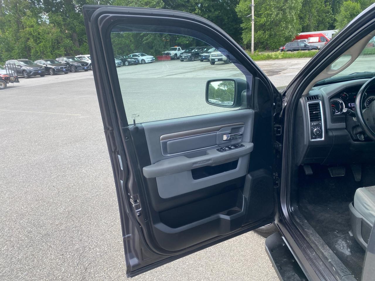 RAM 1500 SLT Crew Cab SWB 4WD 2017
