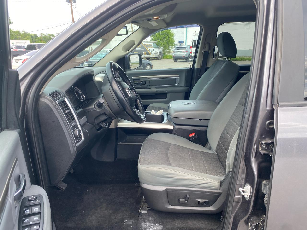 RAM 1500 SLT Crew Cab SWB 4WD 2017