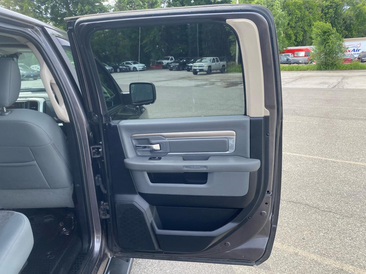 RAM 1500 SLT Crew Cab SWB 4WD 2017