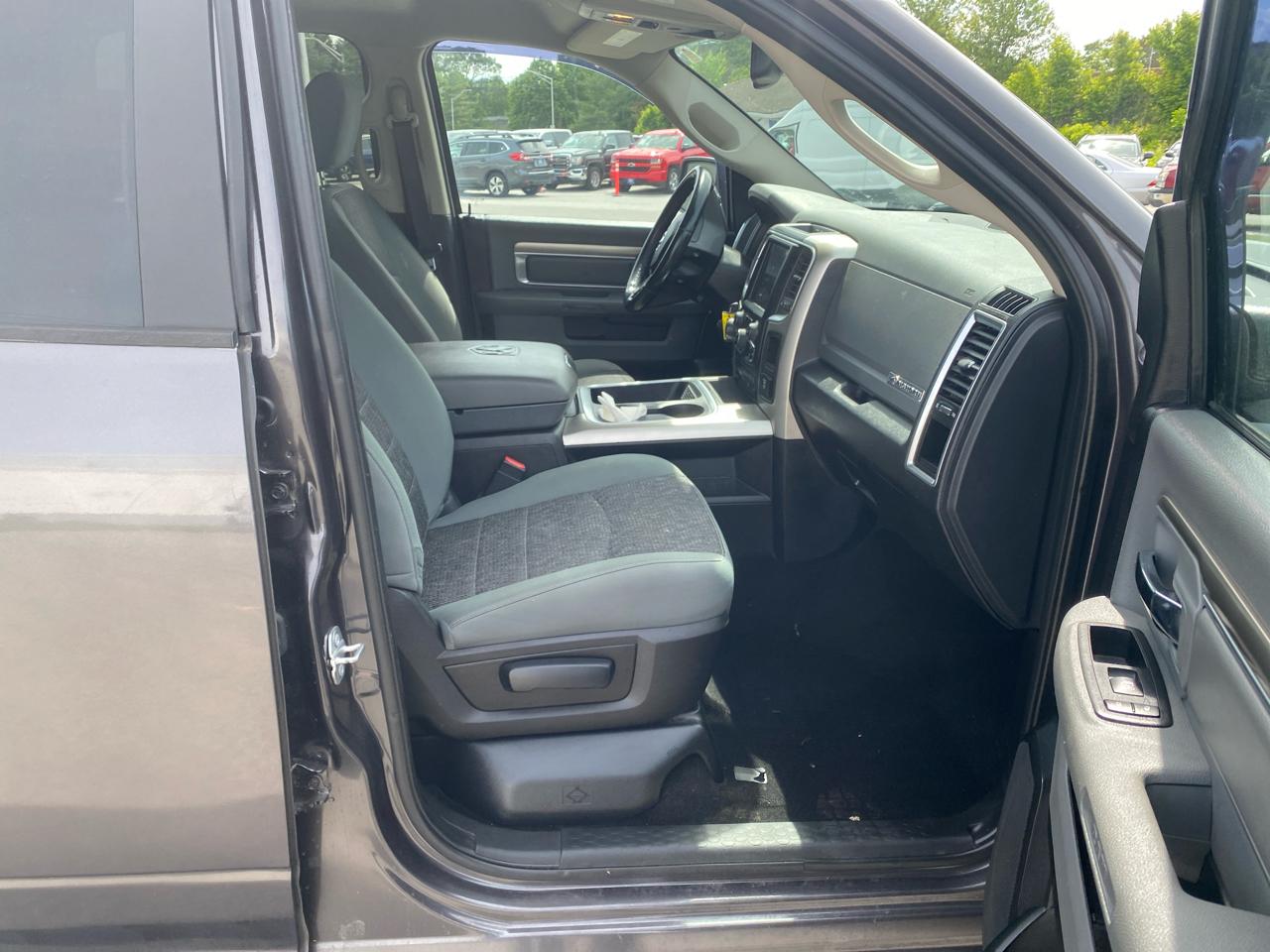 RAM 1500 SLT Crew Cab SWB 4WD 2017