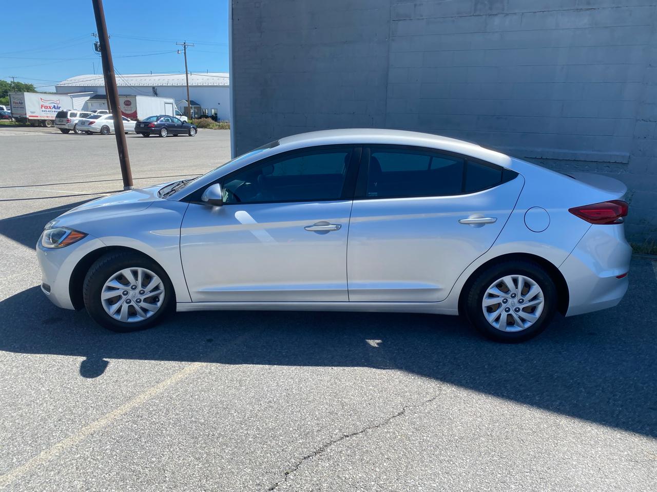 Hyundai Elantra SE 6AT 2018