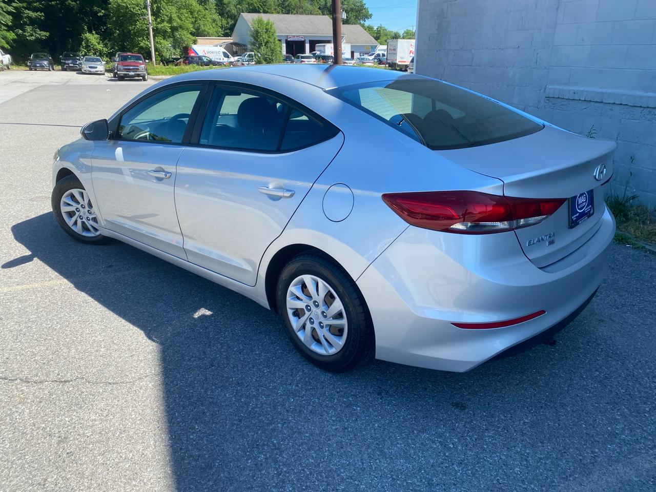 Hyundai Elantra SE 6AT 2018