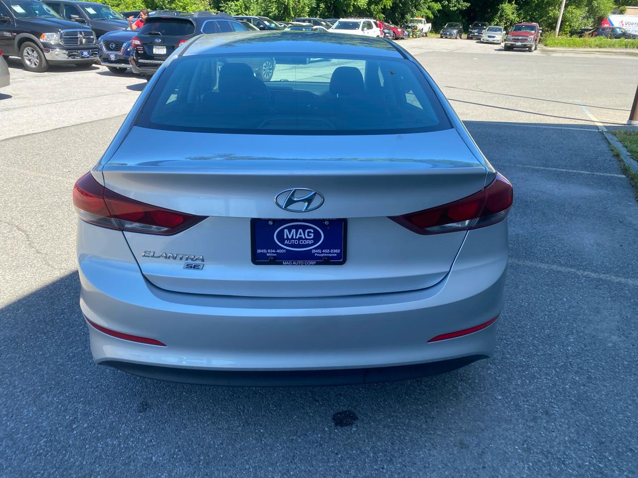 Hyundai Elantra SE 6AT 2018