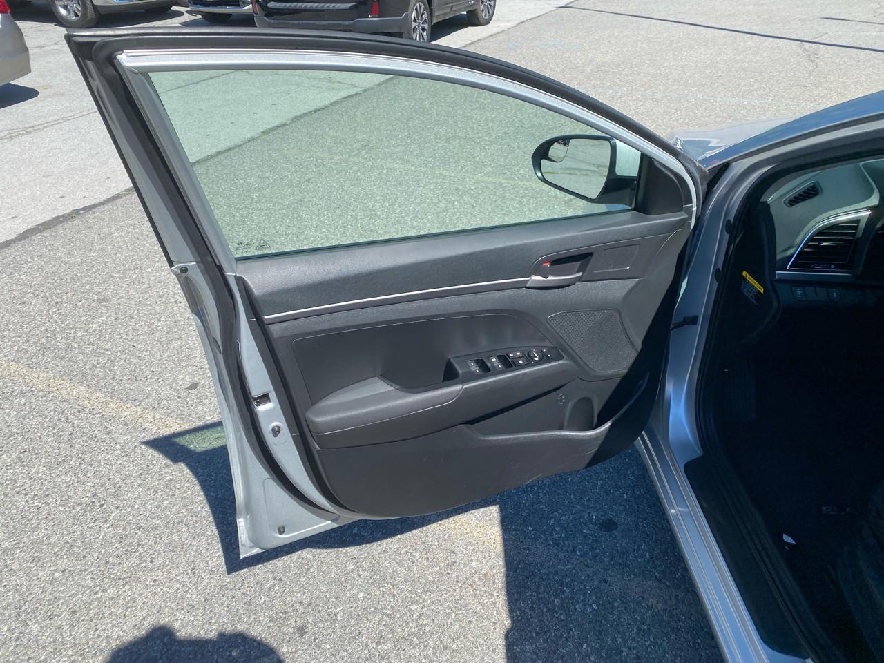 Hyundai Elantra SE 6AT 2018