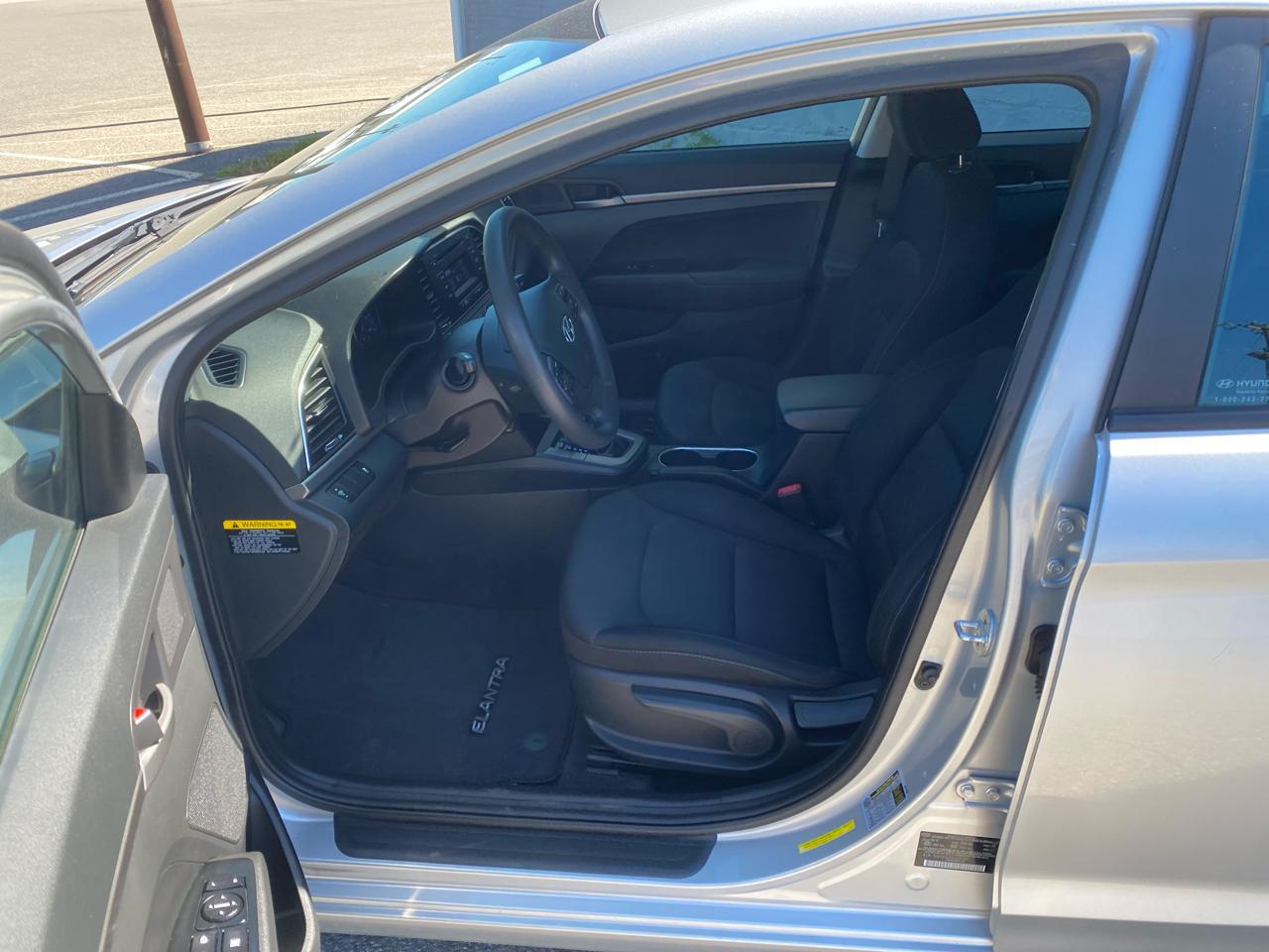 Hyundai Elantra SE 6AT 2018