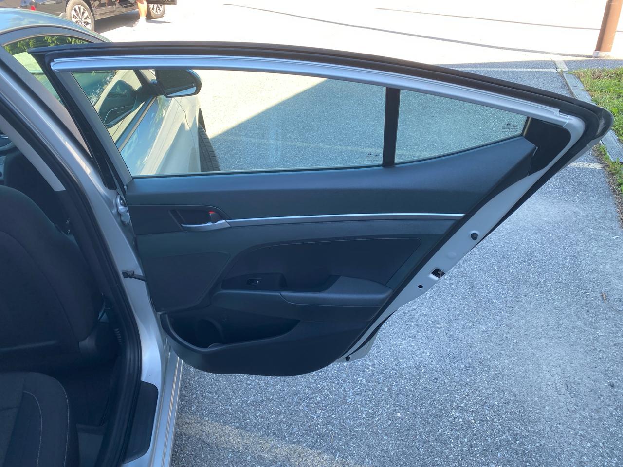 Hyundai Elantra SE 6AT 2018