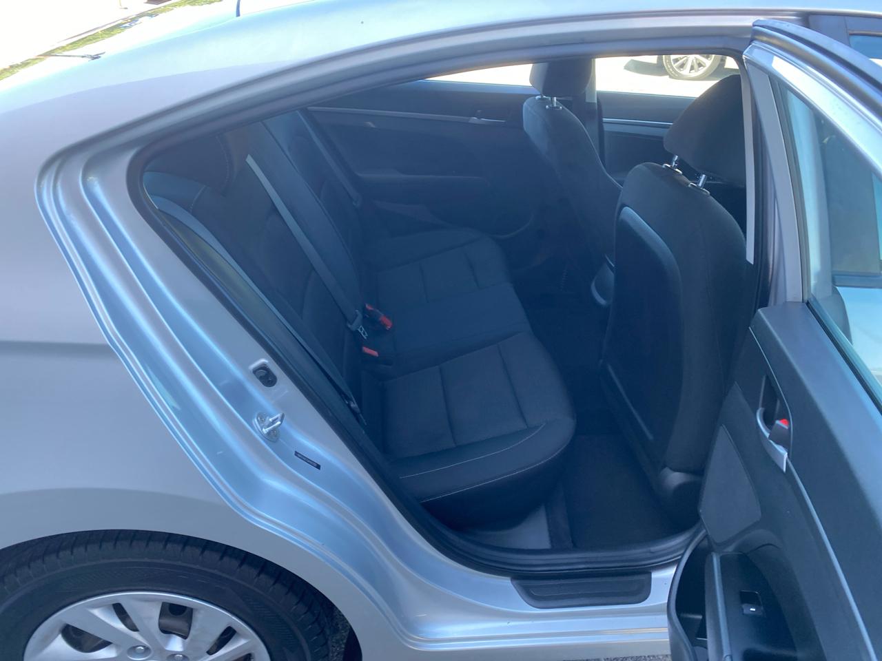 Hyundai Elantra SE 6AT 2018