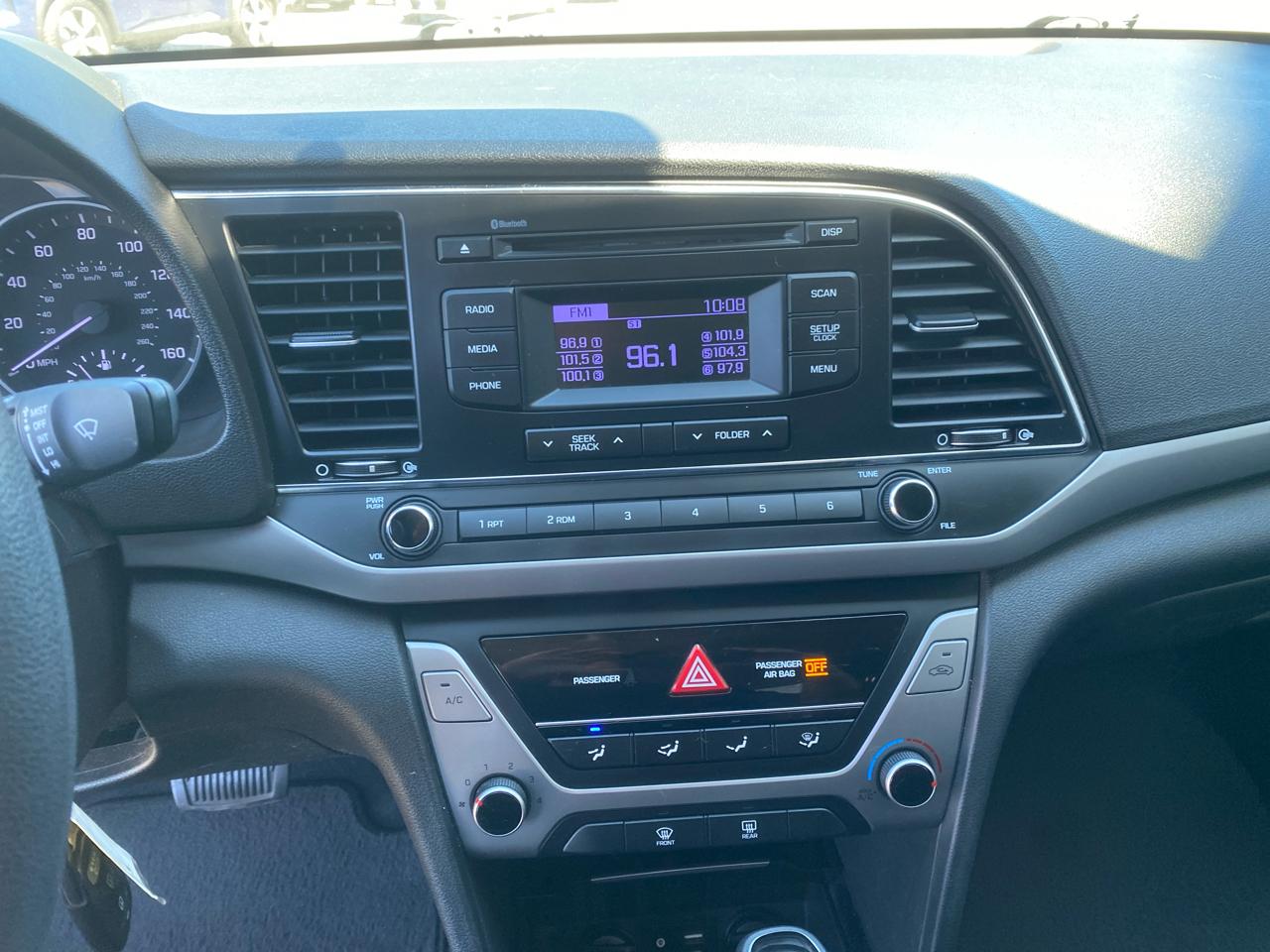 Hyundai Elantra SE 6AT 2018