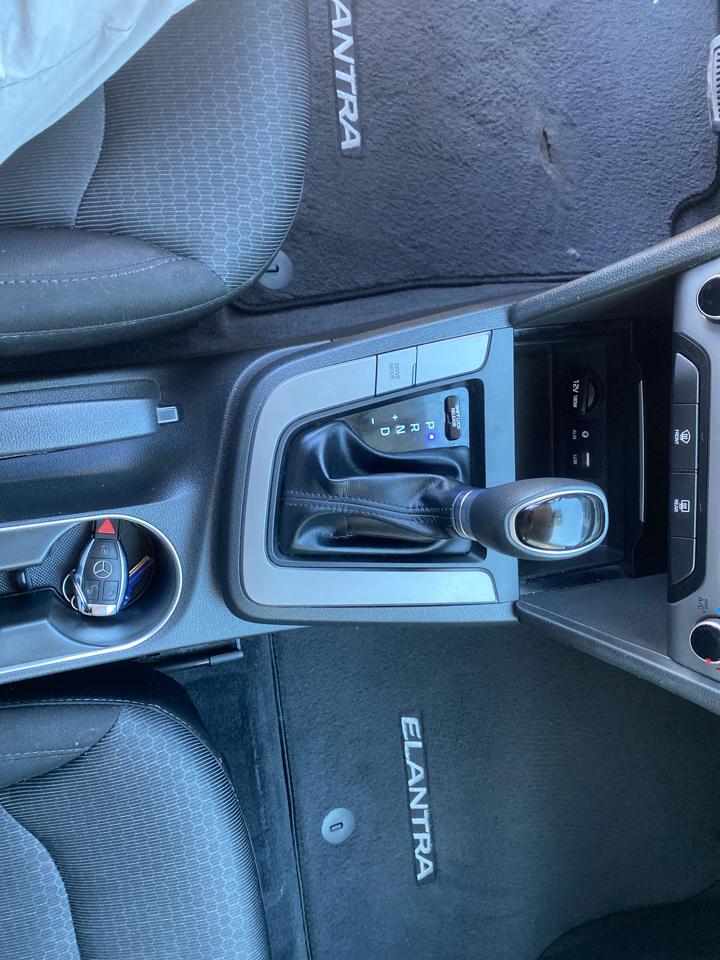 Hyundai Elantra SE 6AT 2018