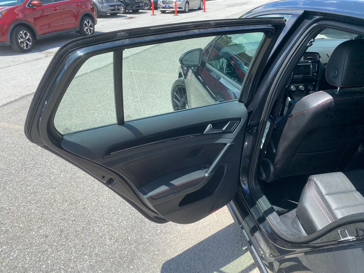 Volkswagen Golf GTI SE 6M 4-Door 2017