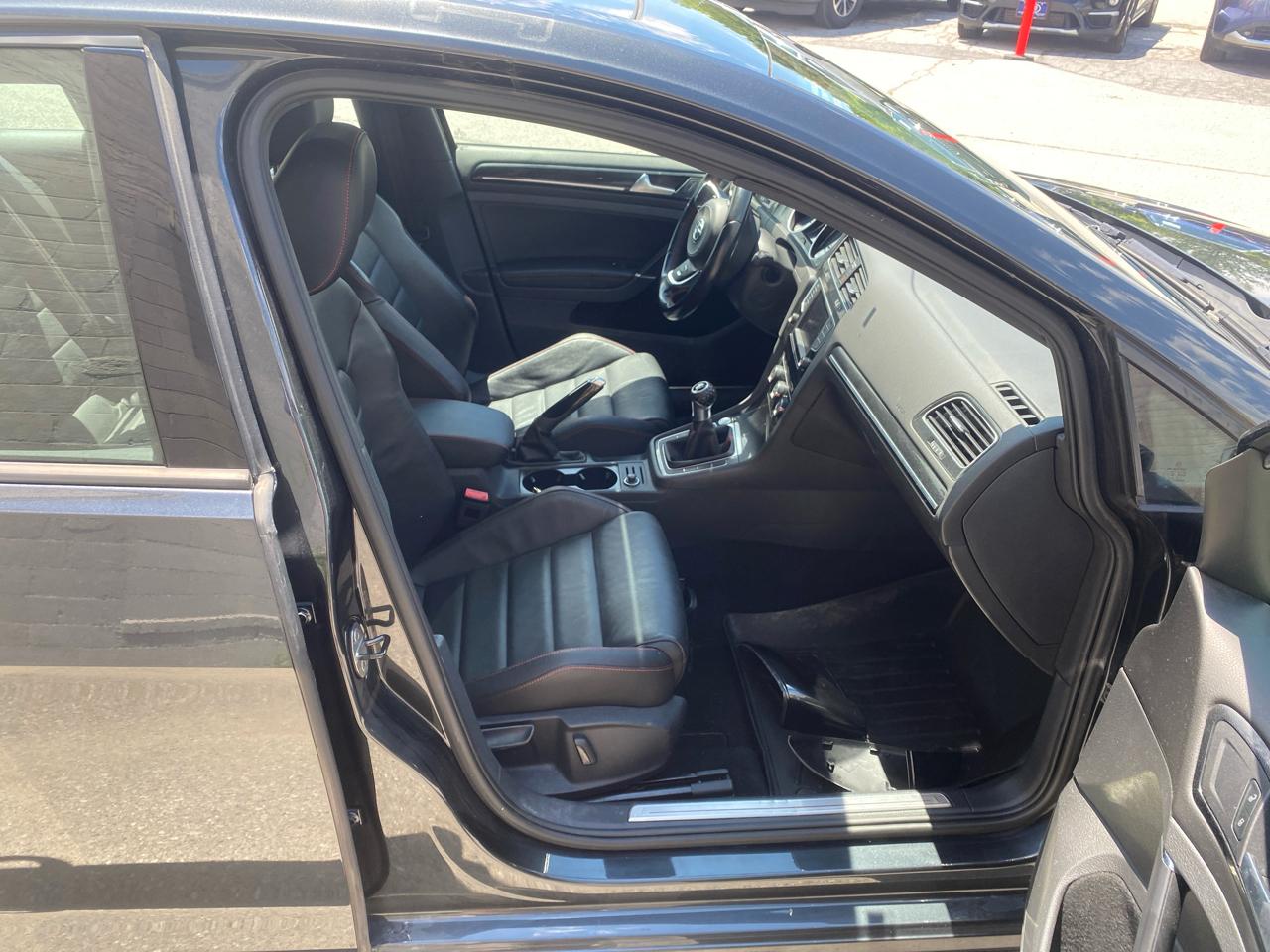 Volkswagen Golf GTI SE 6M 4-Door 2017