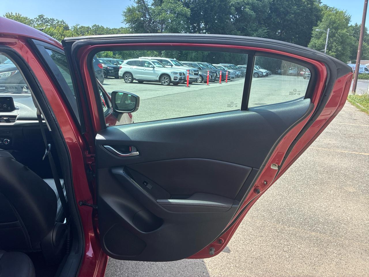 Mazda MAZDA3 s Touring AT 4-Door 2018