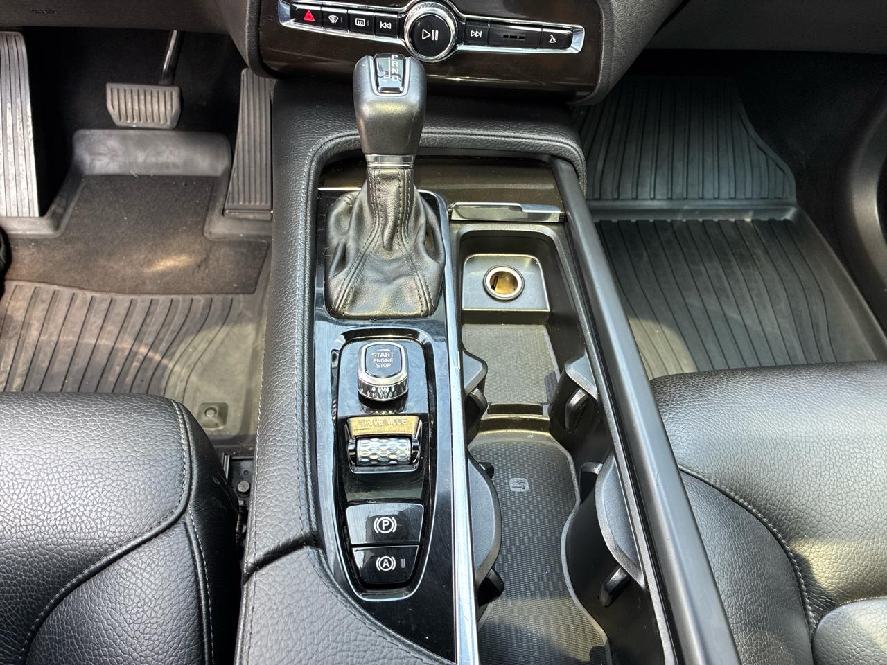 Volvo XC90 T6 Momentum AWD 2018