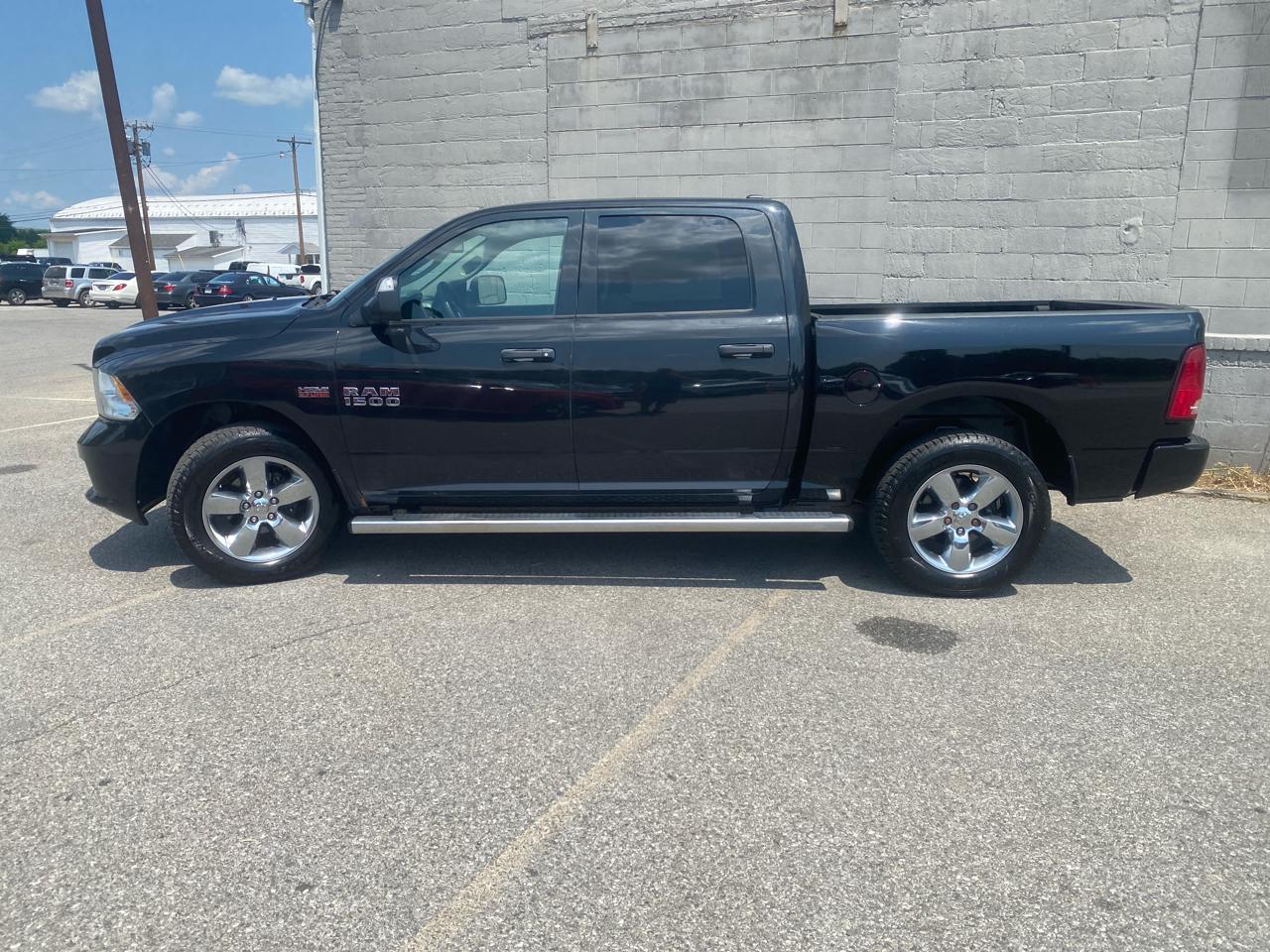 RAM 1500 Tradesman Crew Cab SWB 4WD 2017