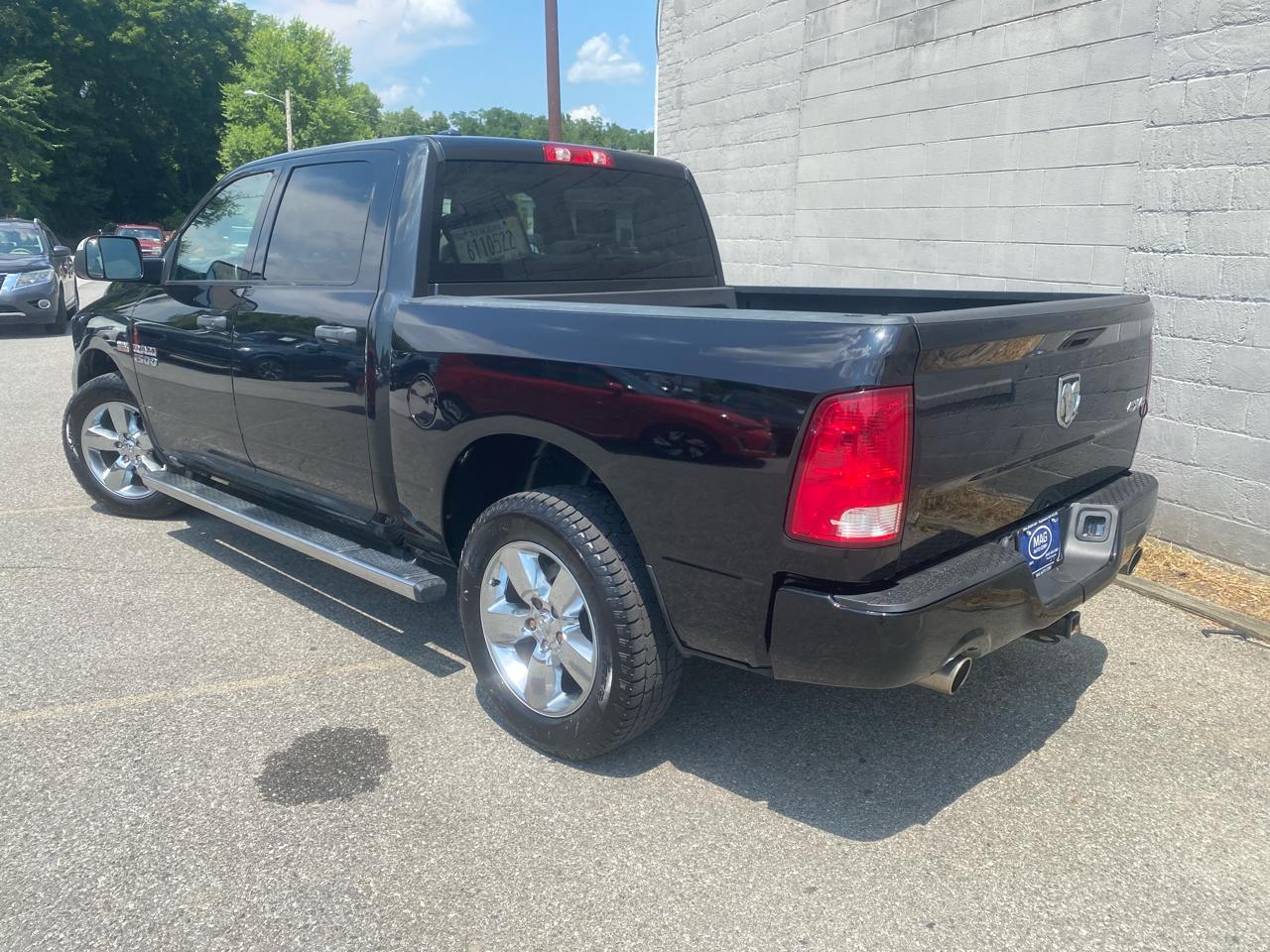 RAM 1500 Tradesman Crew Cab SWB 4WD 2017