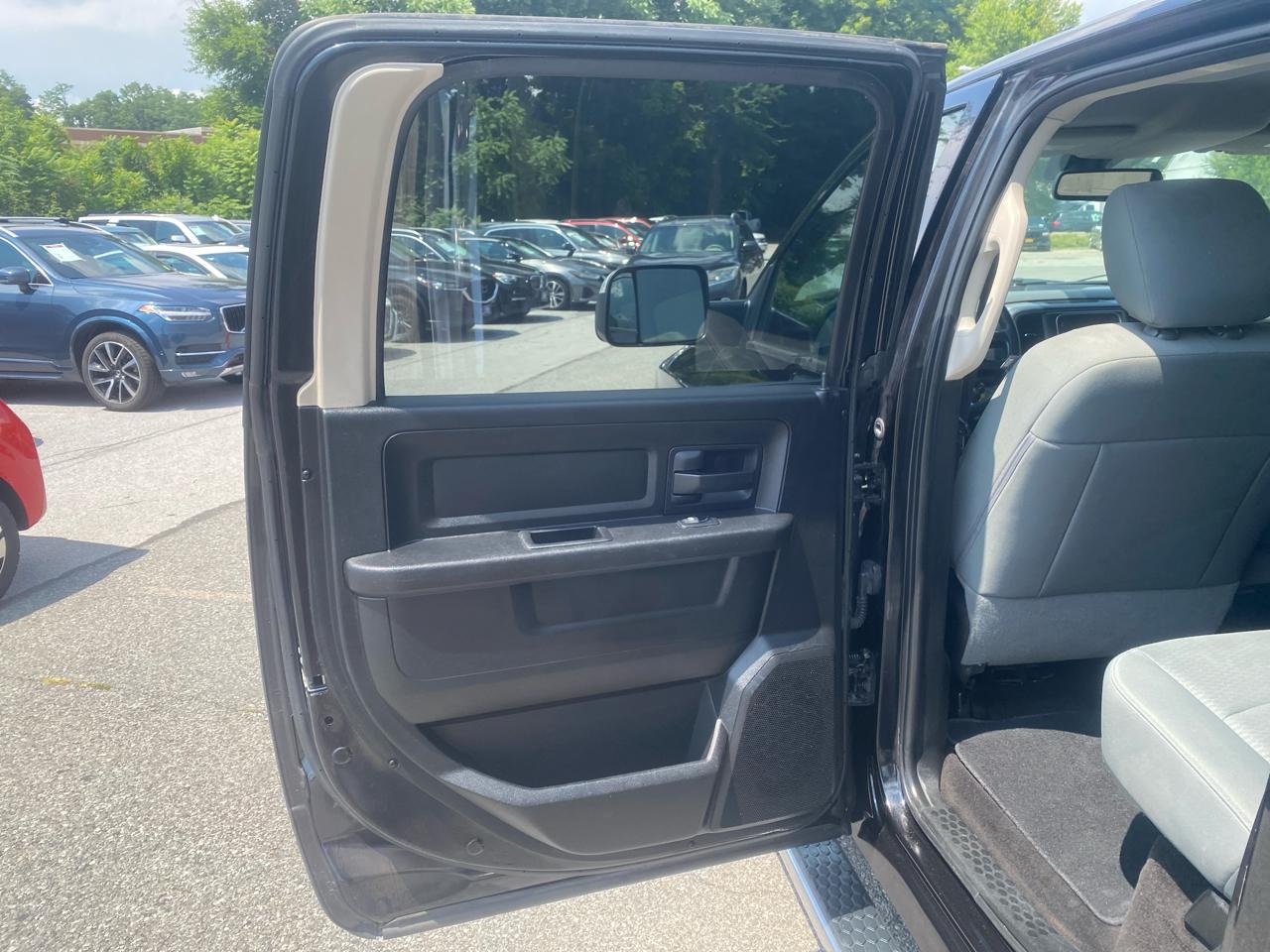 RAM 1500 Tradesman Crew Cab SWB 4WD 2017