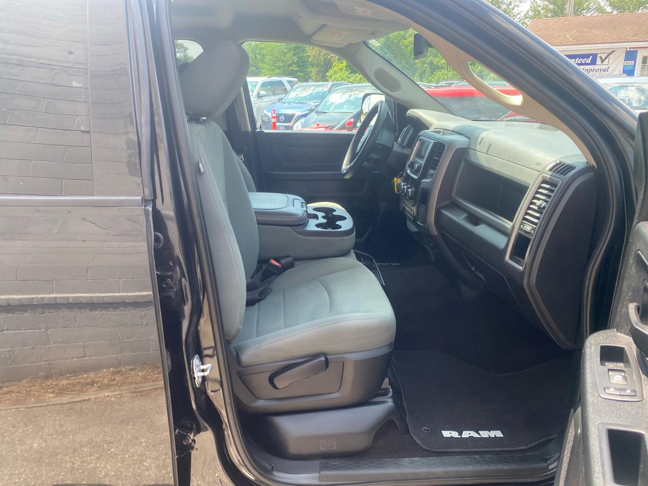 RAM 1500 Tradesman Crew Cab SWB 4WD 2017