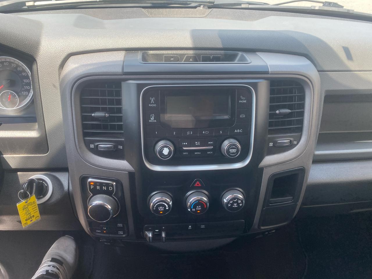 RAM 1500 Tradesman Crew Cab SWB 4WD 2017
