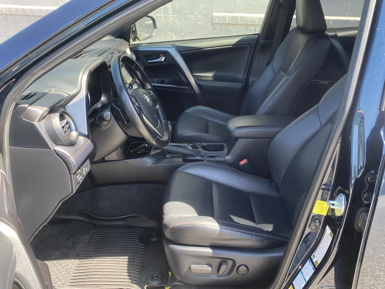 Toyota RAV4 SE 4WD 2017
