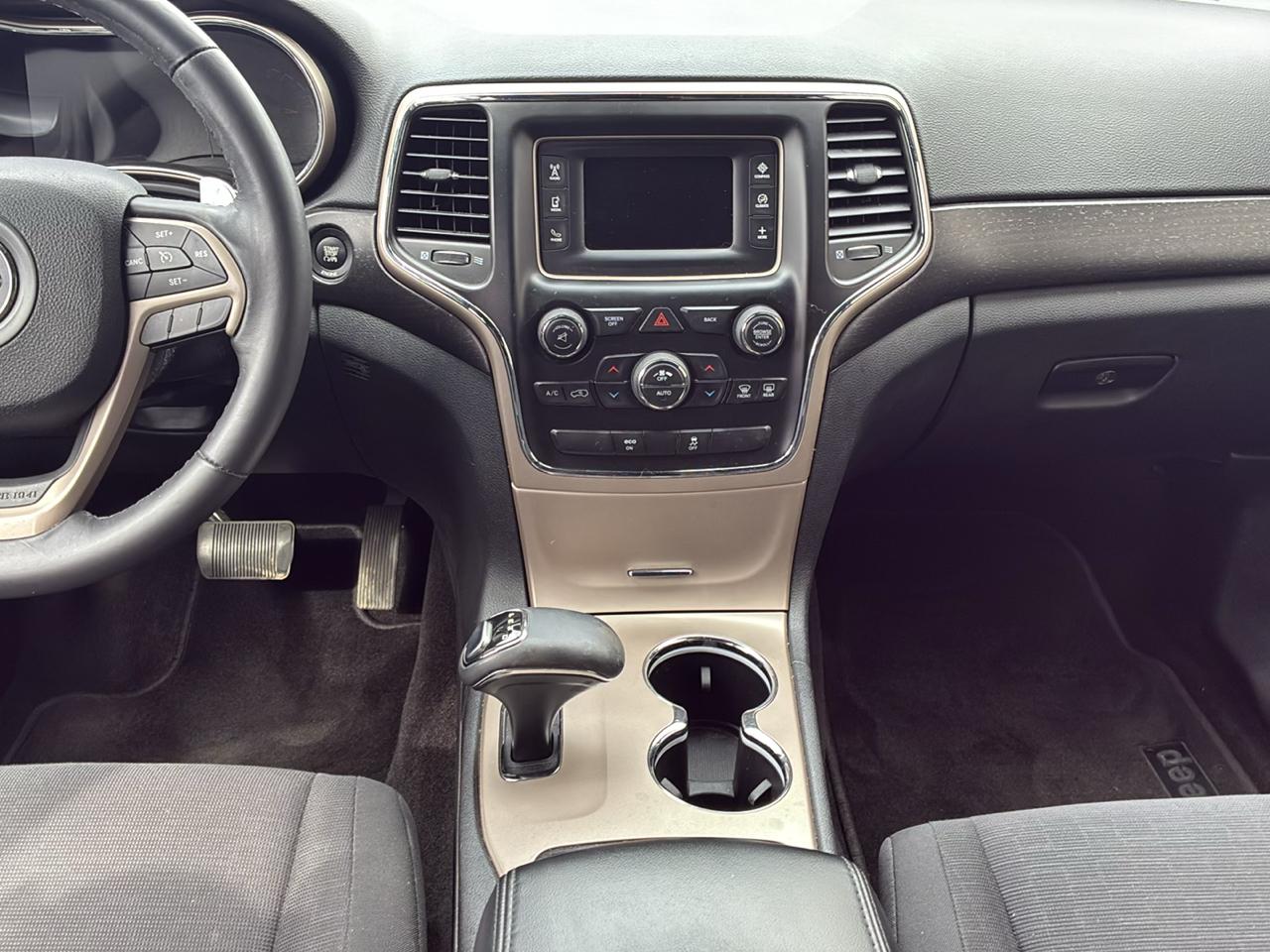 Jeep Grand Cherokee Laredo 4WD 2015
