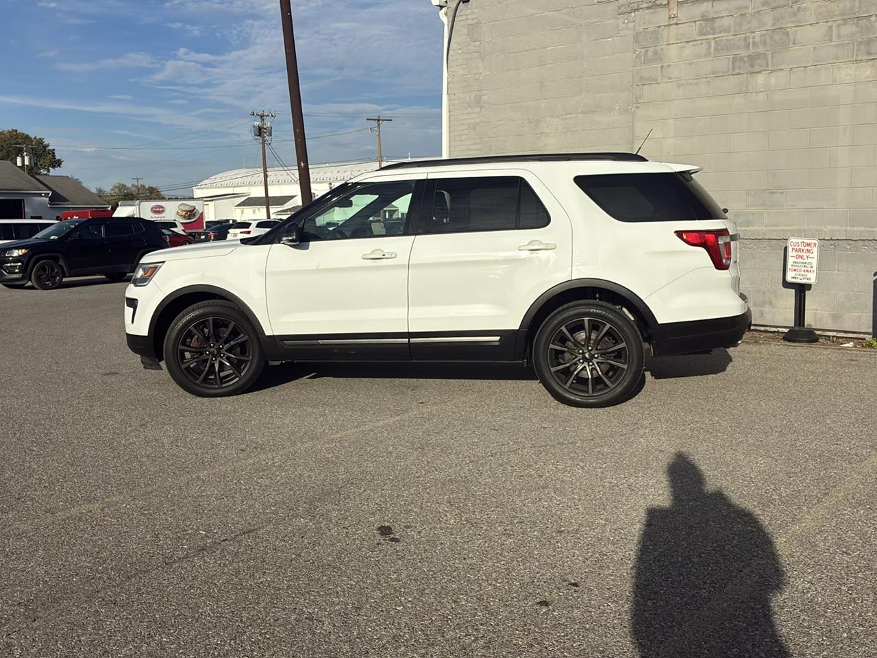 Ford Explorer XLT 4-Door 4WD 2018