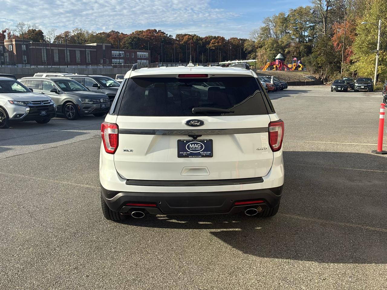 Ford Explorer XLT 4-Door 4WD 2018