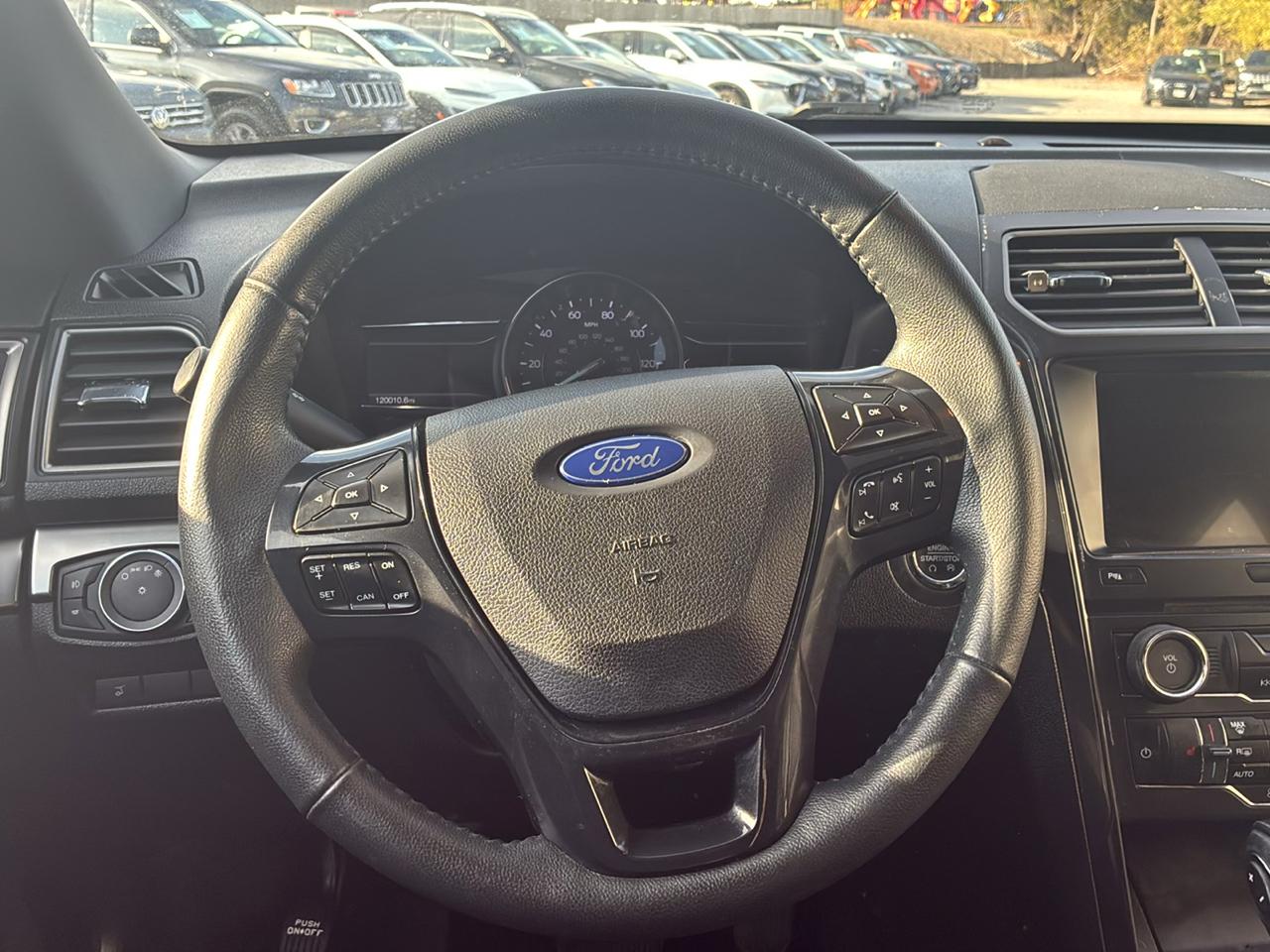 Ford Explorer XLT 4-Door 4WD 2018