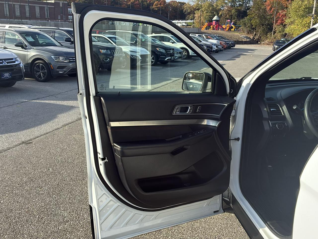 Ford Explorer XLT 4-Door 4WD 2018