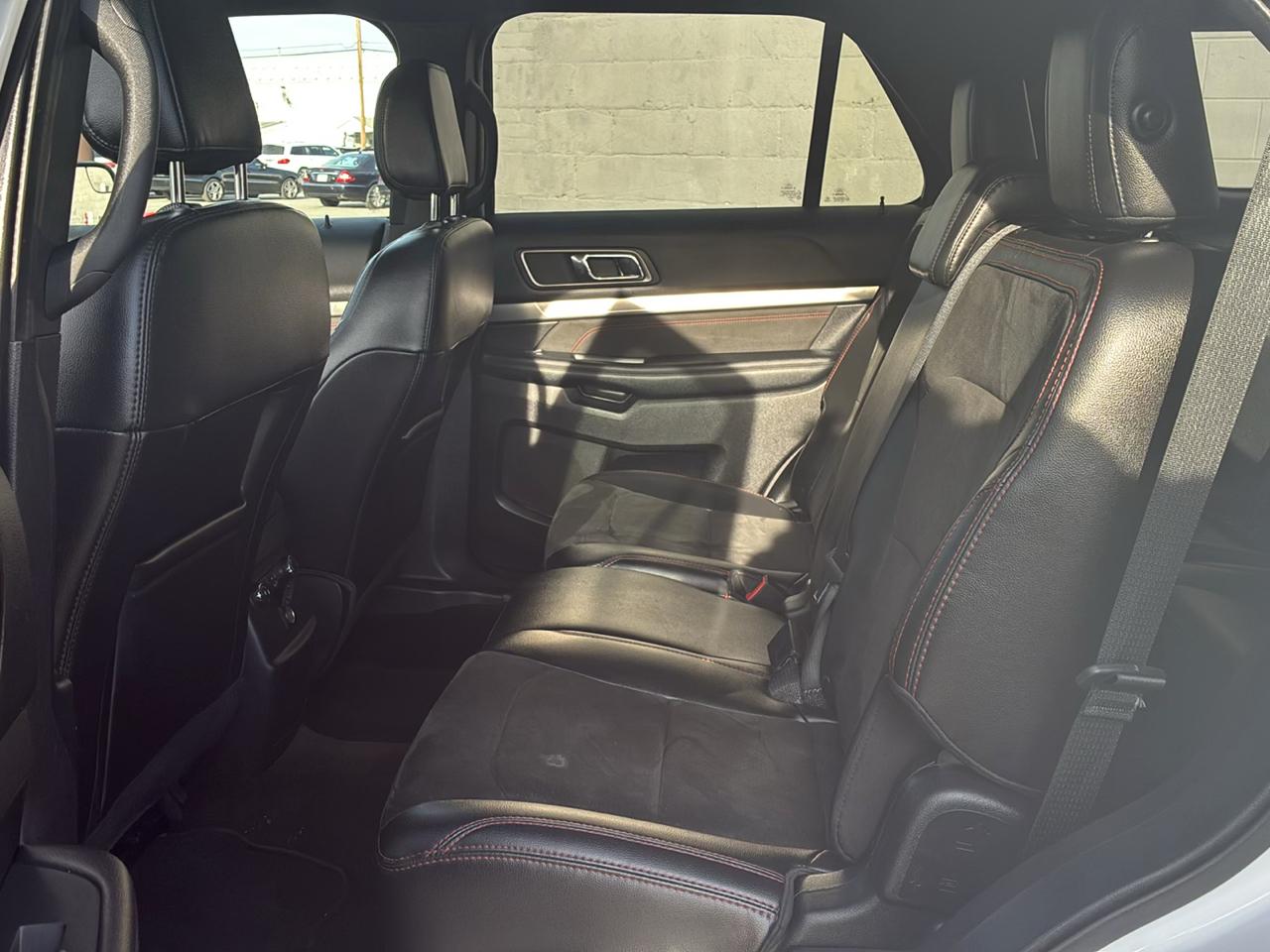Ford Explorer XLT 4-Door 4WD 2018