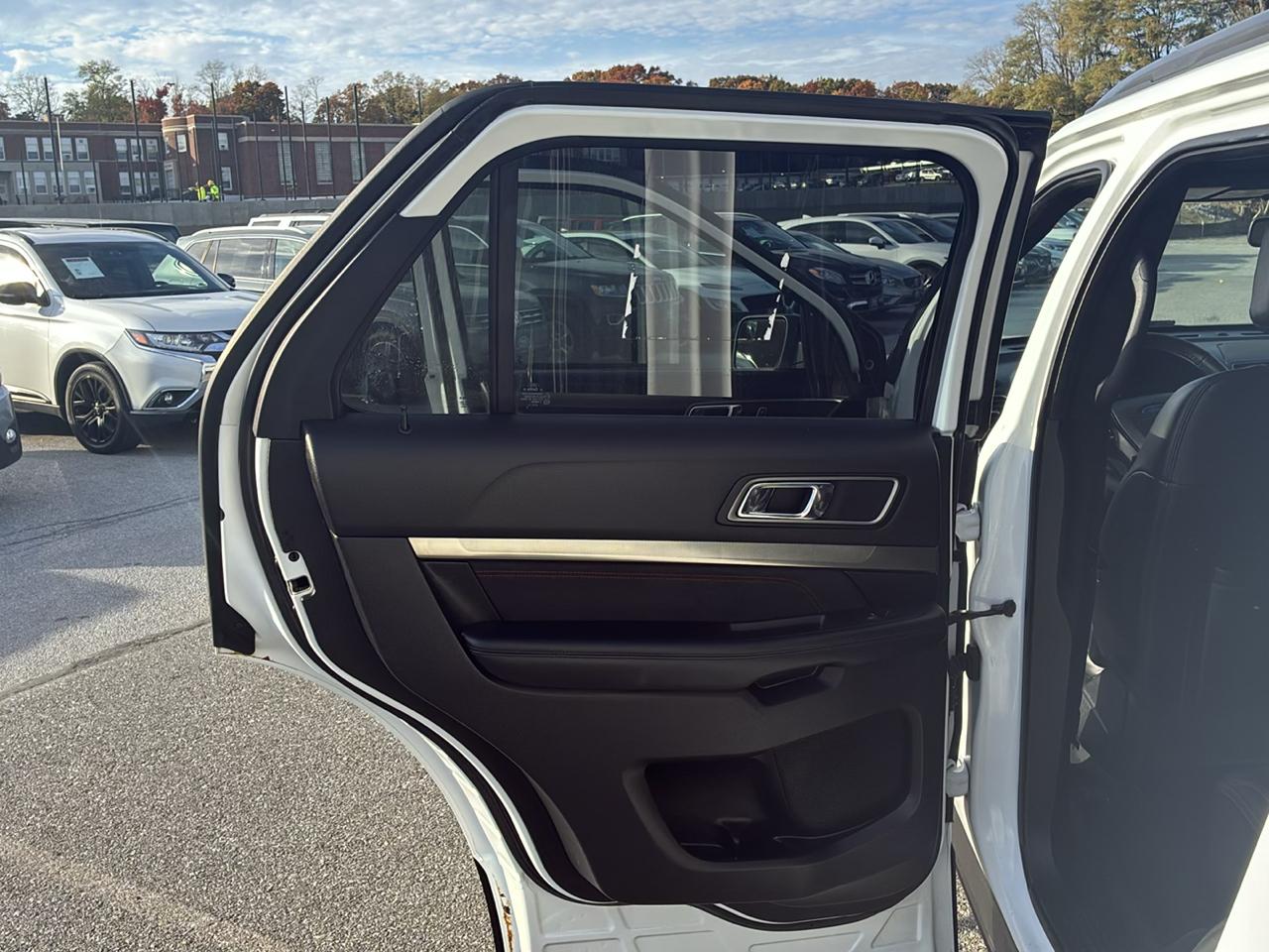 Ford Explorer XLT 4-Door 4WD 2018