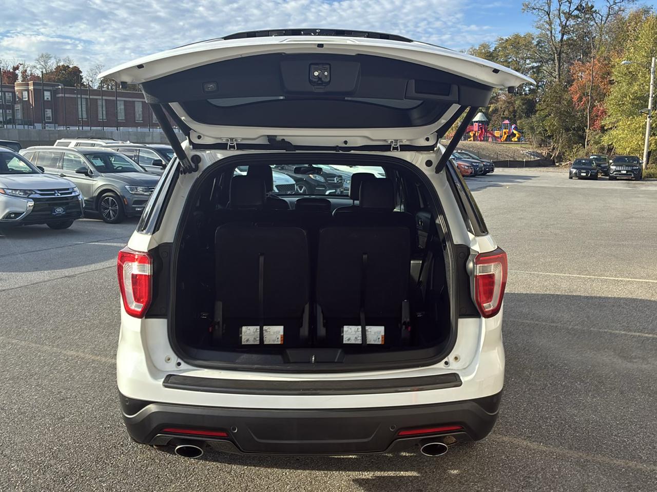 Ford Explorer XLT 4-Door 4WD 2018