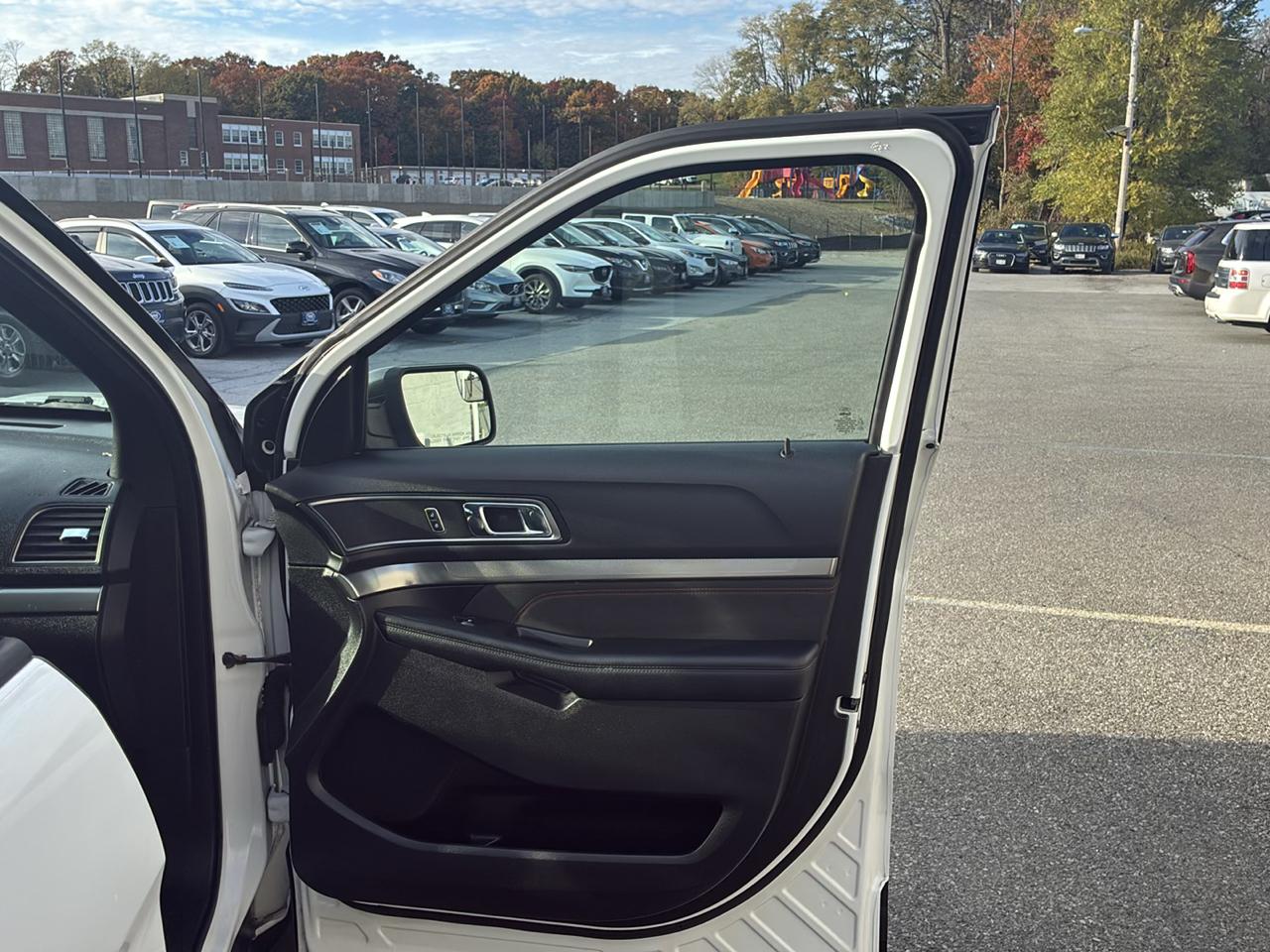 Ford Explorer XLT 4-Door 4WD 2018
