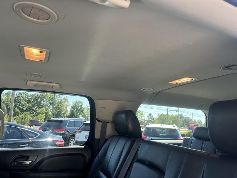 GMC Yukon XL SLT 1/2 Ton 4WD 2014