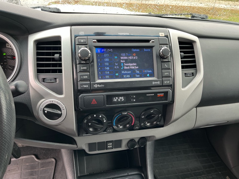 Toyota Tacoma Double Cab Long Bed V6 Auto 4WD 2012 Toyota Tacoma Double Cab Long Bed V6 Auto 4WD 2012