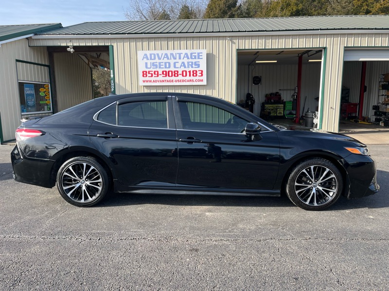 Toyota Camry SE 2019