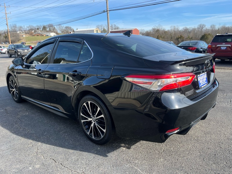 Toyota Camry SE 2019