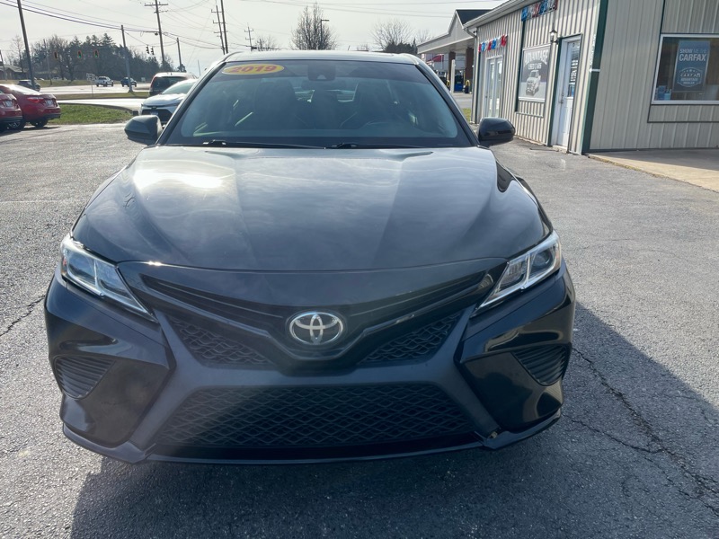 Toyota Camry SE 2019