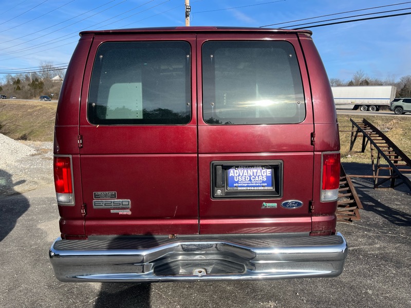 Ford Econoline E-250 2011