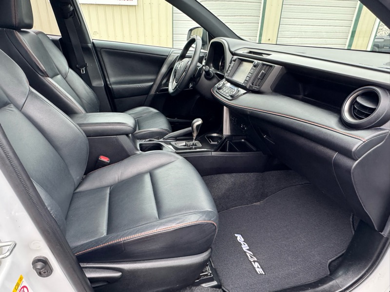 Toyota RAV4 SE 4WD 2017