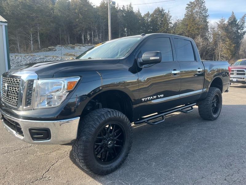 Nissan Titan PRO-4X Crew Cab 4WD SWB 2018