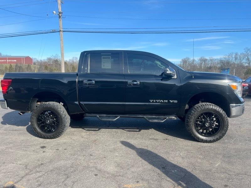 Nissan Titan PRO-4X Crew Cab 4WD SWB 2018