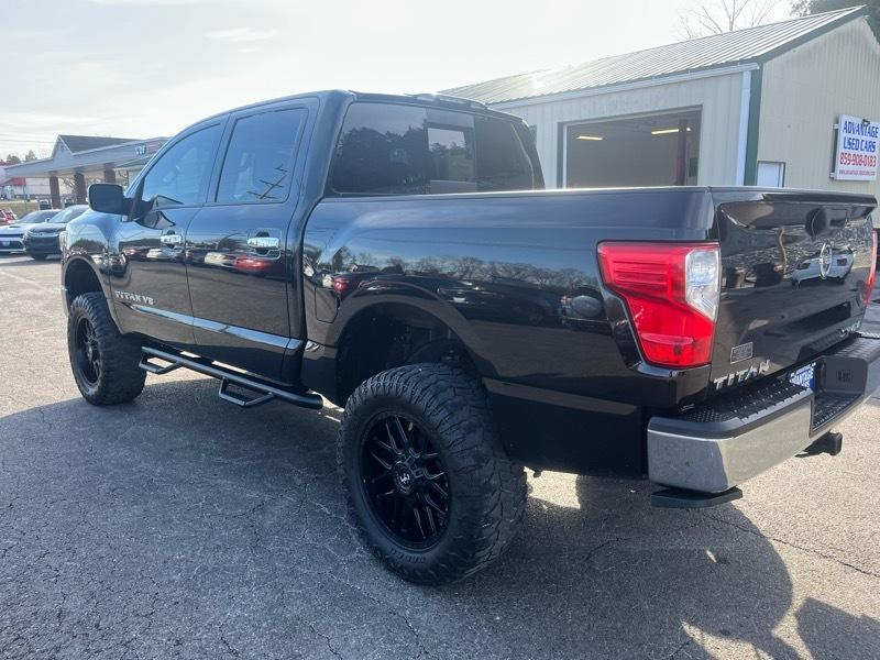 Nissan Titan PRO-4X Crew Cab 4WD SWB 2018