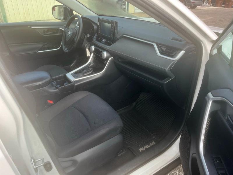 Toyota RAV4 LE AWD 2019