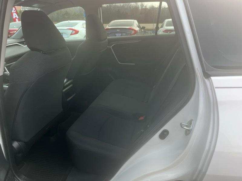 Toyota RAV4 LE AWD 2019