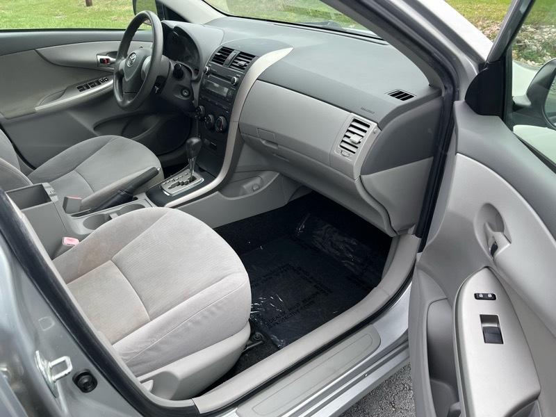 Toyota Corolla LE 4-Speed AT 2010